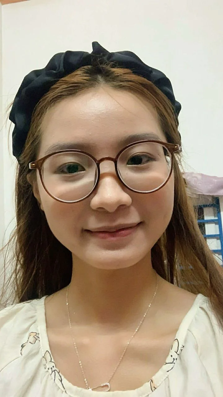 Cận cảnh chi tiết kỹ thuật và lớp váng phủ cao cấp của Essilor