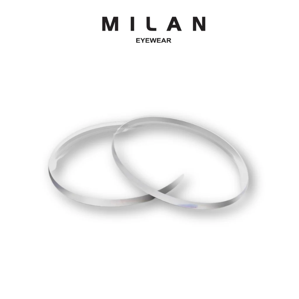 Không gian trưng bày bảng giá và chương trình khuyến mãi tại Milan Eyewear